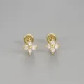Orecchini a lobo con quadrifoglio in zircone brillante e chiusura a vite piatta per donna. - Taglia M / Oro