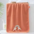 Oranje koraalvlies handdoek met schattige regenboog borduursel voor in de badkamer. - Handdoek 35*75cm / Oranje