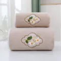 Korallenfleece Handtuch Set, weisse gestickte Badetuch und Gesichtsgeschenk für Zuhause. - Braun