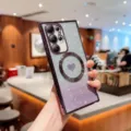 Magnetic glitter phone case with heart pattern for Samsung Galaxy, shockproof cover. - Purple / Galaxy S23U