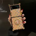 Detailansicht der luxuriösen Glitzer-Herz Klapphülle mit Metallecken und Ringhalterung. - Muster 3 / Samsung Z Flip3