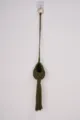 Supporto per piante aeree macramè corda cotone verde scuro fatto a mano con anello in legno. - Un Verde Militare