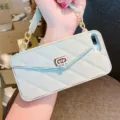Funda de teléfono acolchada verde menta con una correa de cadena dorada de lujo para iPhone - Funda Trasera / Compatible con iPhone 7/8 / Gris