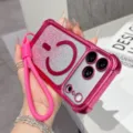Vista dettagliata della cover magnetica rosa glitterata con cordino e simpatico simbolo. - [pink-glitter cardboard] four-corner airbags to prevent falls-same color hand strap / iPhone 17 Pro Max