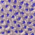 Cuentas de acrílico transparente en forma de corazón con interior azul para manualidades DIY art - Azul Púrpura / Paquete de 10 Piezas
