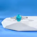 Squisito anello in argento S925 con gemma paraiba ovale 5x7mm e delicati dettagli vintage. - n.5 / Blu Paraiba