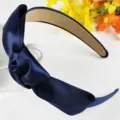 Diadema de nudo de satén azul oscuro para mujer, accesorio de pelo ancho y elegante. - Azul Marino