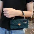 Funda de teléfono acolchada verde oscura con correa de cadena, diseño de bolso elegante. - Funda Trasera / Compatible con iPhone 7/8 / Verde