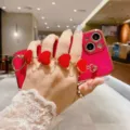 Funda iPhone rosa con cadena dorada y pulsera corazon rojo para detalles de decoracion telefono. - iPhone XR / Rojo Galvanizado + Corazón