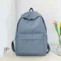 Dettaglio zaino minimalista grigio-blu, grande borsa scolastica in tinta unita. - Azzurro