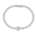 Elegante e luminoso bracciale tennis in argento con pietre rotonde e taglio smeraldo principale. - Bracciale con Pendente Quadrato / 17cm