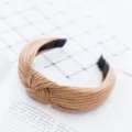 Minimalistisches plissiertes geknotetes Stoffstirnband schickes Vintage Haarband fur Damen - Khaki
