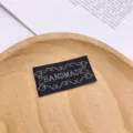 Μαύρο χειροποίητο υφασμένο ετικέτα ράψιμο DIY αξεσουάρ ένδυσης για όμορφες χειροτεχνίες. - Στυλ Δαντελωτό Περίγραμμα HM / 1 Κομμάτι (2x4cm) / Μαύρο