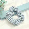 Chouchou cheveux vichy bleu et blanc, attache queue de cheval en tissu tendance pour femmes - Bleu Clair à Carreaux