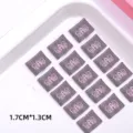 Υφαντές ετικέτες για DIY χειροτεχνίες, υφασμάτινες ετικέτες με ροζ κέντημα, 1.7x1.3εκ. - Σχέδιο Πεταλούδα / 1 Τεμάχιο (1.3x1.7cm) / Γκρι