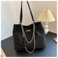 Zwarte shopper tas met strass steentjes stijlvolle schoudertas voor vrouwen met ketting. - Zwart