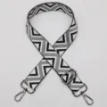 Correa de hombro ancha y ajustable de repuesto con patrón de chevrón negro blanco gris. - Estilo 590 Gancho Gunmetal