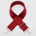Rode brede tassenband vervanging met geometrisch ruitpatroon en gouden hardware onderdelen. - Stijl Nr. 896 / Gouden Haak