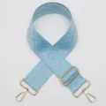 Sangle de sac de rechange large bleu clair avec motif tissé géométrique et quincaillerie dorée. - Style N° 902