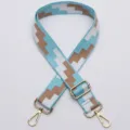 Breiter Canvas-Taschenriemen, blau-braunes geometrisches Ethno-Muster, verstellbarer Ersatz. - Nr. 310 Goldener Haken