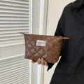 Bolsa cosmética acolchada marrón, neceser de gran capacidad y elegante bolso de mano. - Marrón