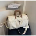 Μεγάλη αθλητική τσάντα ταξιδιού με καφέ χερούλια και θήκη παπουτσιών για γυμναστική γιόγκα. - Ζαχαρί