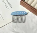 Peigne à cheveux en tissu à pois bleus pour femmes outil de coiffure élégant et accessoire frange. - Peigne en Tissu à Pois Bleu