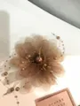 Élégante pince à cheveux fleur de pivoine avec pampilles de perles pour coiffure de femme. - Pince à Fleurs de Perles (A145) / 13cm / Café Clair
