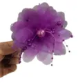 Pince à cheveux fleur en organza violet avec pampilles de perles élégantes pour femmes. - Pince à Fleurs de Perles (A145) / 11cm / Violet