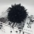 Pince à cheveux fleur en dentelle noire avec pompon de perles, accessoire vintage élégant. - A165 Perlé Fleur Unique Noir