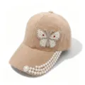Vue de détail de la casquette beige duveteuse avec papillon en perles et strass. - Adulte (Circonférence réglable 58cm) / Kaki