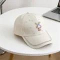 Gedetailleerd uitzicht op de schattige strass konijnen honkbalpet, sprankelend kristal. - Kinderen verstelbare hoofdomtrek 54cm / Broken Wit