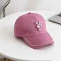Gedetailleerd overzicht van roze strass konijn honkbalpet, sprankelend kristallen randontwerp. - Kinderen verstelbare hoofdomtrek 54cm / Fuchsia