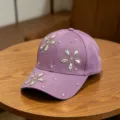 Detail kinder honkbalpet met strass bloemen, fonkelende kristallen op paarse stof. - Verstelbaar 54cm (Kinderen) / Paars