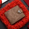 Cartera corta para hombre de cuero marrón vintage con botón de presión y tarjeteros. - Marrón Claro