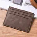 Portacarte in pelle marrone sottile con tre fessure, custodia minimalista per carte. - Caffè Scuro
