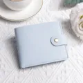Portafoglio corto mini da donna azzurro chiaro con chiusura a pressione e scomparti. - Azzurro