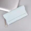 Portafoglio lungo donna azzurro chiaro con catena portachiavi, elegante borsa a pressione. - Azzurro