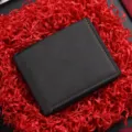 Portafoglio corto da uomo in pelle nera con cuciture a contrasto porta carte minimalista - Nero
