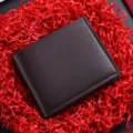 Portafoglio corto uomo pelle marrone scuro minimalista porta carte compatto elegante - Caffè Scuro