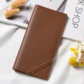 Elegante portafoglio lungo marrone da donna con texture fine e bottone, ideale per uso quotidiano. - Caffè Chiaro