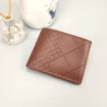 Portafoglio corto da uomo in pelle PU marrone con un elegante design geometrico. - Caffè Chiaro