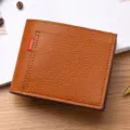 Elegante portafoglio corto in pelle marrone da uomo con scomparti per carte e design rétro. - Caffè Chiaro