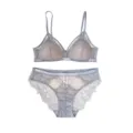 Grijs Frans kant bh en slip lingerie set, draadloos driehoek cup ondergoed voor dames. - S (Geschikt voor 70ABC) / Top en Broek / Grijs