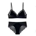 Conjunto de sujetador y bragas de encaje de terciopelo negro, copa triángulo sexy mujer. - S / Parte superior e inferior / Negro