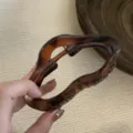 Retro amber hair claw clip for women, elegant hollow geometric shark clip for thin hair updo. - 3# Oval Tortoiseshell
