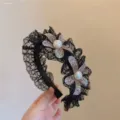 Elegante diadema de encaje negro con flores de diamantes de imitación y perla, accesorio. - Diadema Floral Champaña (B630) / Champán