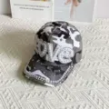 Camouflage honkbalpet met parel en strass LOVE patch, stijlvolle en veelzijdige pet. - Broken Wit