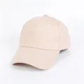 Vue détaillée d'une casquette de baseball unie en coton beige avec des coutures blanches. - Adulte (Réglable) / Kaki