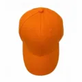 Casquette de baseball unie orange vue de detail, chapeau classique en coton pour tous. - Adulte (Réglable) / Orange